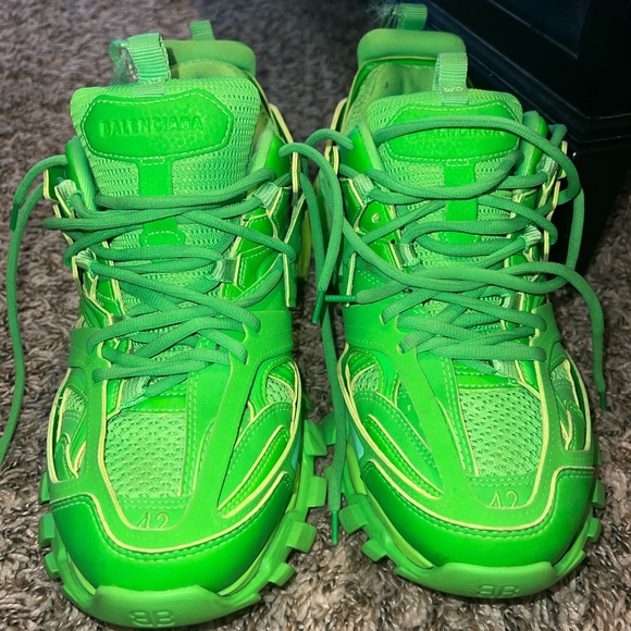 Balenciaga Track Sneaker in Green (542023W2FB53331). - Picture 2 of 5